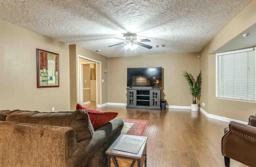 Norman House | 3 BR home with a Gameroom close to campus