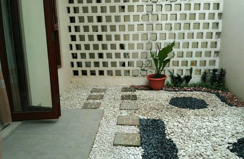 Baturetno House | 3 BR House with Pool Near KidsFun Jogja