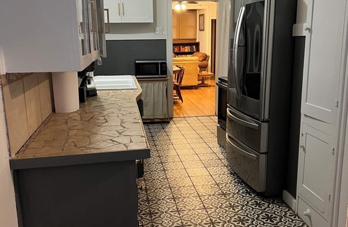 Sweetwater House | 3-BR house with private park in great central location