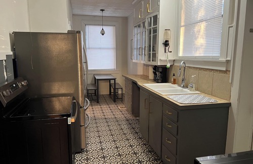 Sweetwater House | 3-BR house with private park in great central location