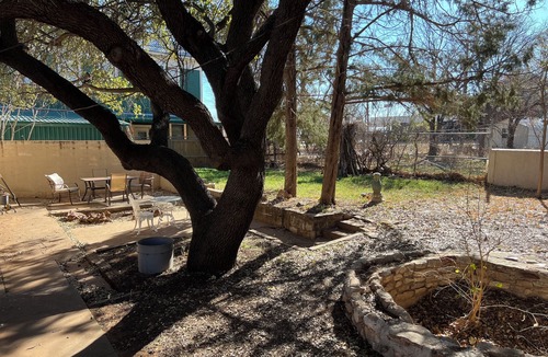 Sweetwater House | 3-BR house with private park in great central location