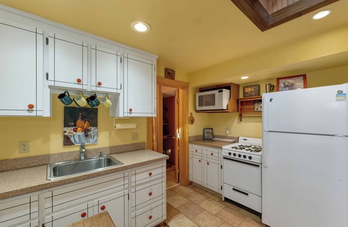 Alton Bay House | 3 BR Lakefront Sandy Beach Boathouse Fire Pit Views Peaceful