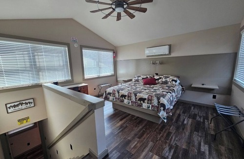 LaFayette Cabin | 3-BR lodge , fish,shoot pool or sit around the firepit. Close to Chattanooga Tn