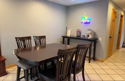 Mears House | 3 BR + Loft in Silver Lake ~ Sleeps 13 ~ AC ~ WIFI ~ Firepit ~ Beds on 3 Levels
