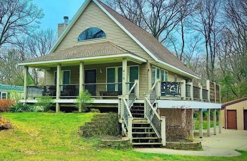 Mears House | 3 BR + Loft in Silver Lake ~ Sleeps 13 ~ AC ~ WIFI ~ Firepit ~ Beds on 3 Levels