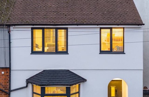 Watford House | 3 BR Luxury Home | Free Parking & Wi-Fi