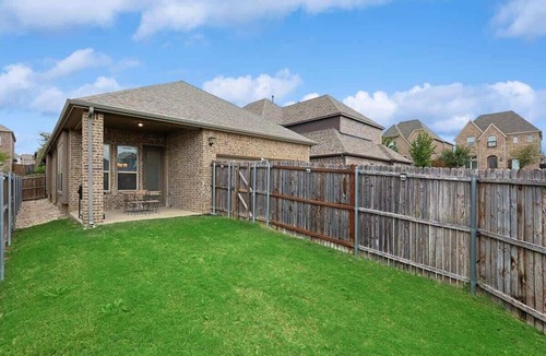 Irving House | 3 BR Modern Stay minutes away from DFW Airport