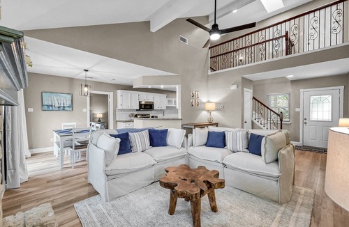 April Sound House | 3 BR Montgomery Retreat | King Suite | Private Deck | Gated Community Near Lake Conroe