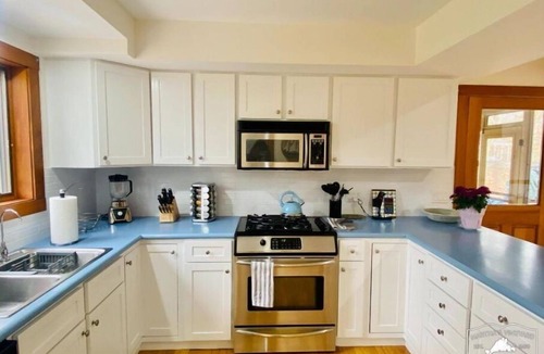Lagoon Heights House | 3-BR Oak Bluffs Retreat Near Towns & Beaches