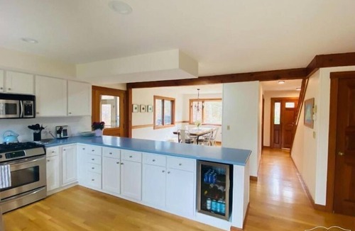 Lagoon Heights House | 3-BR Oak Bluffs Retreat Near Towns & Beaches