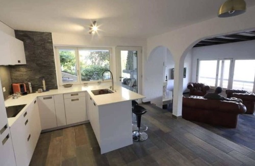 Vitznau Apartment | 3 Br - Peaceful House with Lake View