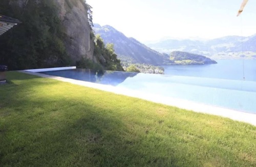 Vitznau Apartment | 3 Br - Peaceful House with Lake View