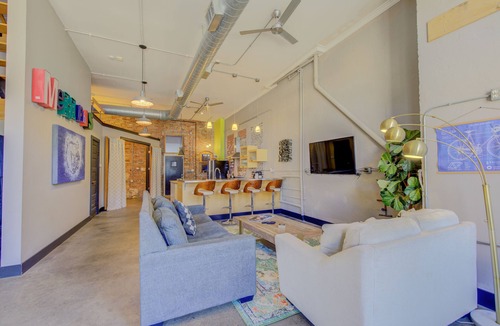 Downtown Memphis House | 3 BR Townhouse in Downtown Entertainment District