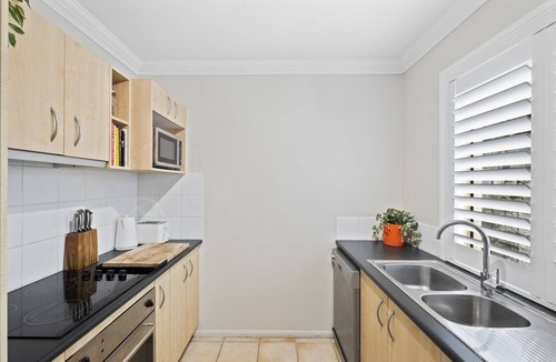 Hamilton House | 3 BR Townhouse w/ Private Courtyard & Parking!