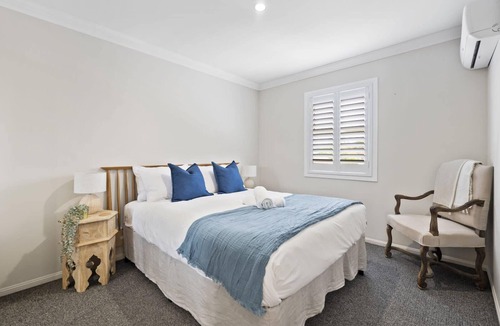 Hamilton House | 3 BR Townhouse w/ Private Courtyard & Parking!