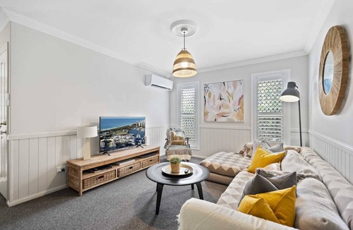 Hamilton House | 3 BR Townhouse w/ Private Courtyard & Parking!