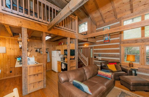 Walland Cabin | 3 Brothers Creekside Cabin