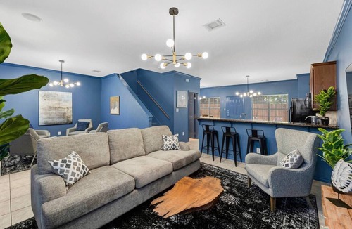 College Station House | 3 BRs w/King Bed/Ensuite Bath/TV