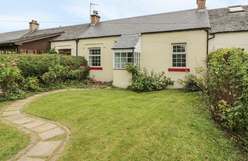 Uphall Cottage | 3 BURNSIDE COTTAGES, pet friendly, with open fire in Linlithgow