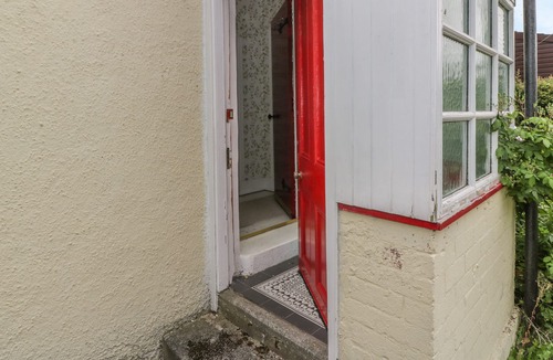 Uphall Cottage | 3 BURNSIDE COTTAGES, pet friendly, with open fire in Linlithgow