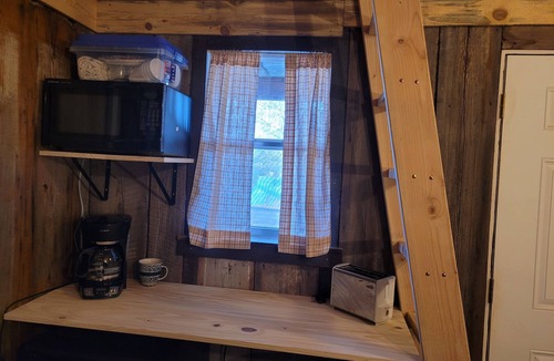 Bruno Cabin | 3 cabins on 2 acres - Great for groups - Minutes to Buffalo