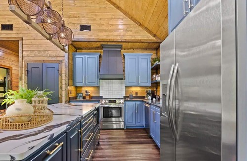 Broken Bow Cabin | 3 Cabins | Pickleball | Heated & Chilled Pools!