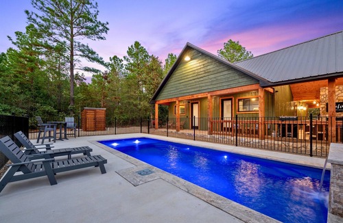 Broken Bow Cabin | 3 Cabins | Pickleball | Heated & Chilled Pools!