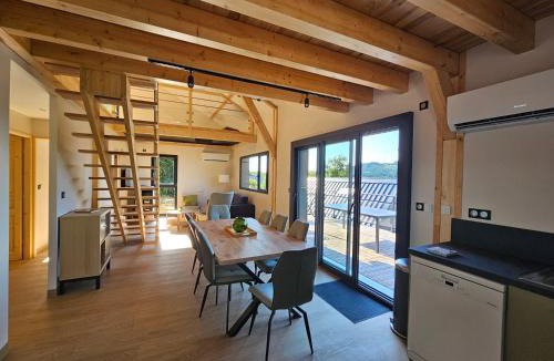 Queyrieres Ski Chalet | 3 Chalets avec vue imprenable et SPA