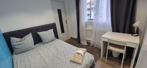 Vaulx En Velin Village Apartment | 3 chambres dans grand T4 Proche Lac, ENTPE, Planétarium & Autoroute