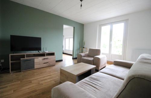 Thierville-sur-Meuse Apartment | 3 chambres - Très grand jardin privée - Terrasse Privée - Garage vélo et moto - Parking voiture privée dans la propriété - Géré par Presta-Zen'Services