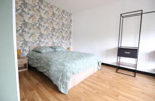 Thierville-sur-Meuse Apartment | 3 chambres - Très grand jardin privée - Terrasse Privée - Garage vélo et moto - Parking voiture privée dans la propriété - Géré par Presta-Zen'Services