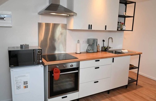 Aire-sur-la-Lys Apartment | 3 charming bedrooms, sleeps 6, 85m², park