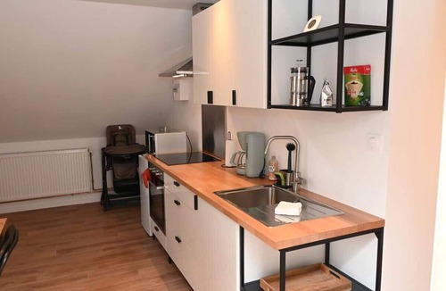 Aire-sur-la-Lys Apartment | 3 charming bedrooms, sleeps 6, 85m², park