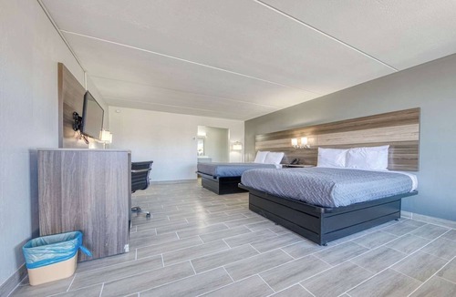 Revelo Hotel | 3 Charming Rooms w/Free Breakfast, Pool, near Big South Fork Scenic Railway