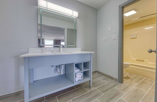 Revelo Hotel | 3 Charming Rooms w/Free Breakfast, Pool, near Big South Fork Scenic Railway