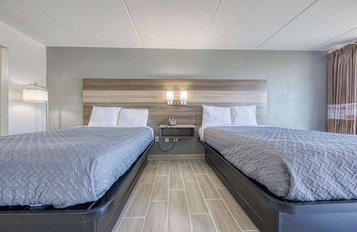 Revelo Hotel | 3 Charming Rooms w/Free Breakfast, Pool, near Big South Fork Scenic Railway