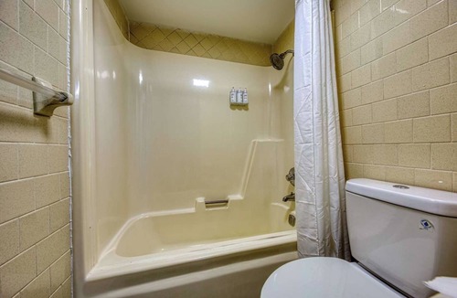 Revelo Hotel | 3 Charming Rooms w/Free Breakfast, Pool, near Big South Fork Scenic Railway