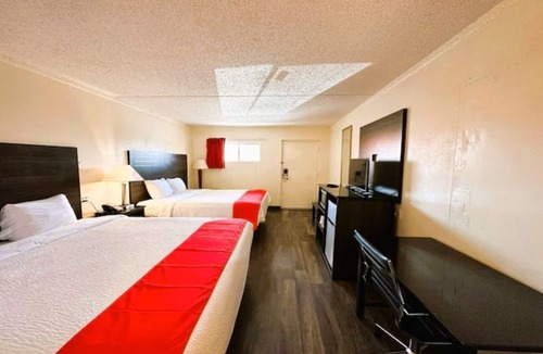 West San Antonio Hotel | 3 Clean & Convenient Rooms Near Wolff Municipal Stadium | Onsite Pool, Parking