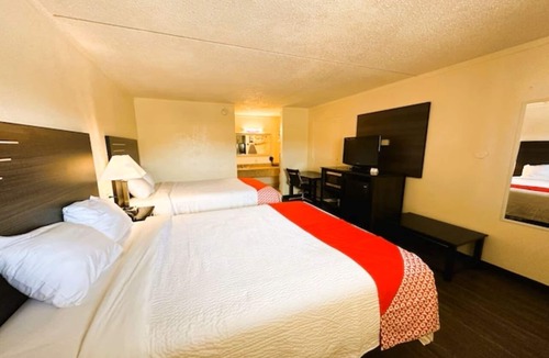 West San Antonio Hotel | 3 Comfortable Rooms Conveniently Located in San Antonio w/Pool & Free Parking