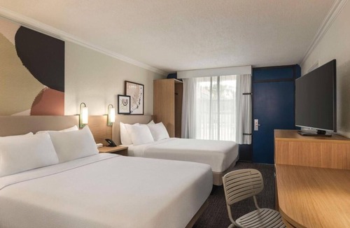 Sarasota Hotel | 3 Comfortable Rooms Perfect for Beach Getaways – Free Shuttle & Breakfast