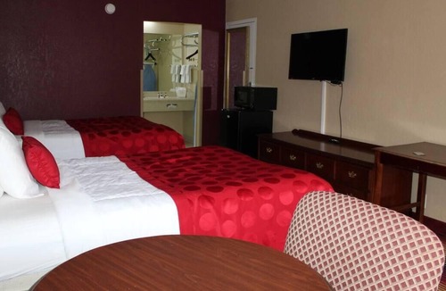 Perry House | 3 Comfy Units for Group Travel, Parking