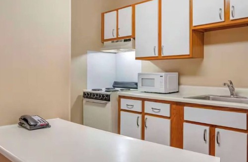 Jeffersontown Hotel | 3 Contemporary Units Conveniently Located Near Louisville’s Top Attractions