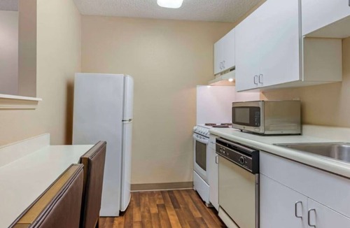 Jeffersontown Hotel | 3 Contemporary Units Conveniently Located Near Louisville’s Top Attractions