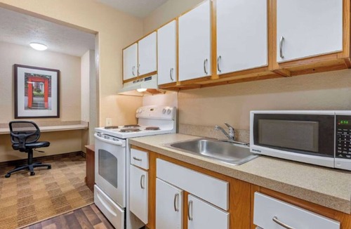 Jeffersontown Hotel | 3 Contemporary Units Conveniently Located Near Louisville’s Top Attractions