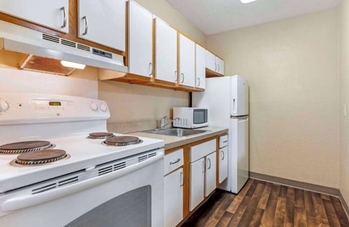 Jeffersontown Hotel | 3 Contemporary Units Conveniently Located Near Louisville’s Top Attractions