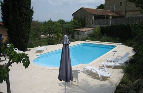 Courry House | 3 cottages around a swimming pool in a small village.