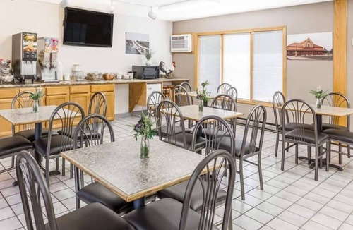Atlantic Hotel | 3 Cozy Rooms w/Free Breakfast & Pet-Friendly Policy – Perfect for Quick Stays