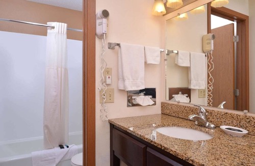 Atlantic Hotel | 3 Cozy Rooms w/Free Breakfast & Pet-Friendly Policy – Perfect for Quick Stays