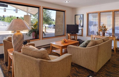 Atlantic Hotel | 3 Cozy Rooms w/Free Breakfast & Pet-Friendly Policy – Perfect for Quick Stays