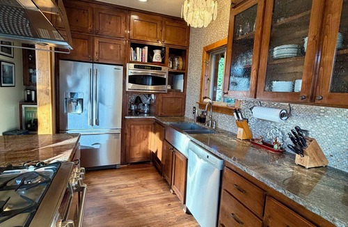 Longtown Cabin | 3-Decks-Lakeside w/quiet cove, Firepit, Dock, Kayaks, Paddleboards. Pet Friendly